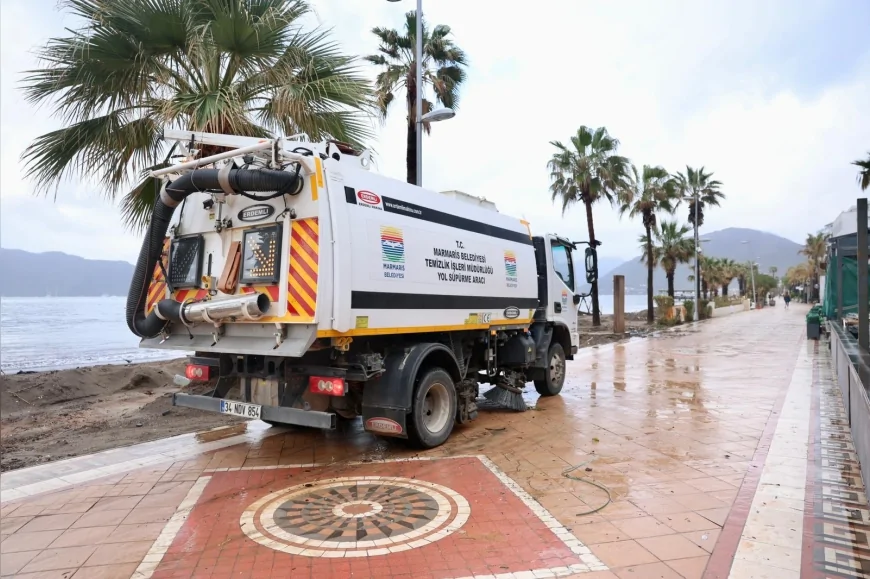 Marmaris’te fırtına ve sağanak etkili oldu, belediye ekipleri gece boyunca sahada görev yaptı