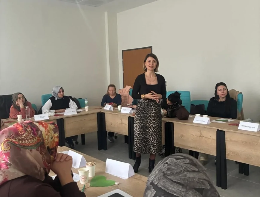 Çorum İl Sağlık Müdürlüğü Anne Sütü ve Emzirme Danışmanlığı Eğitimini Yoğun Katılımla Tamamladı