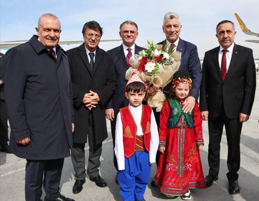 Ticaret Bakanı Ömer Bolat Van’da Kurtuluş Yıl Dönümünde Valiliği Ziyaret Etti ve Kalkınma Mesajı Verdi