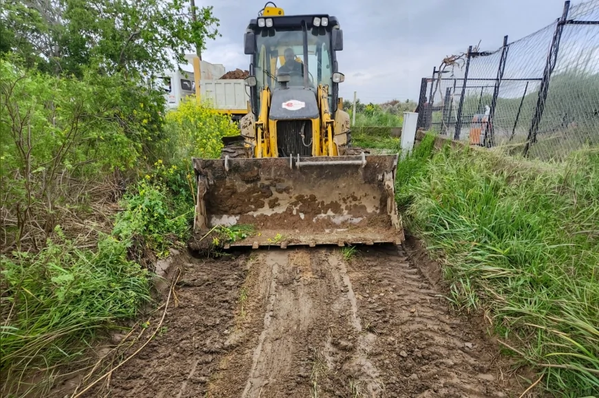 EFELER BELEDİYESİ YAĞIŞLAR NEDENİYLE BOZULAN MAHALLE YOLLARINDA ONARIM ÇALIŞMALARINI TAMAMLADI