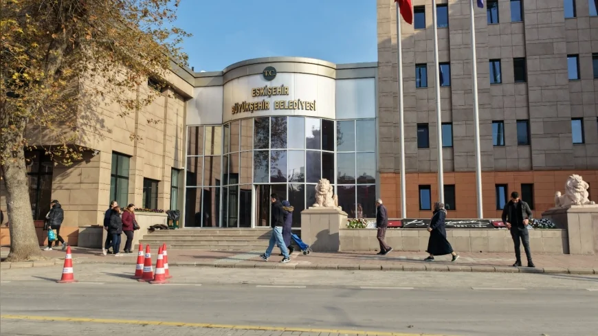 Eskişehir Büyükşehir Belediyesinden Sürücülere Uyarı İbrahim Karaoğlanoğlu Caddesi Geçici Olarak Trafiğe Kapatılacak