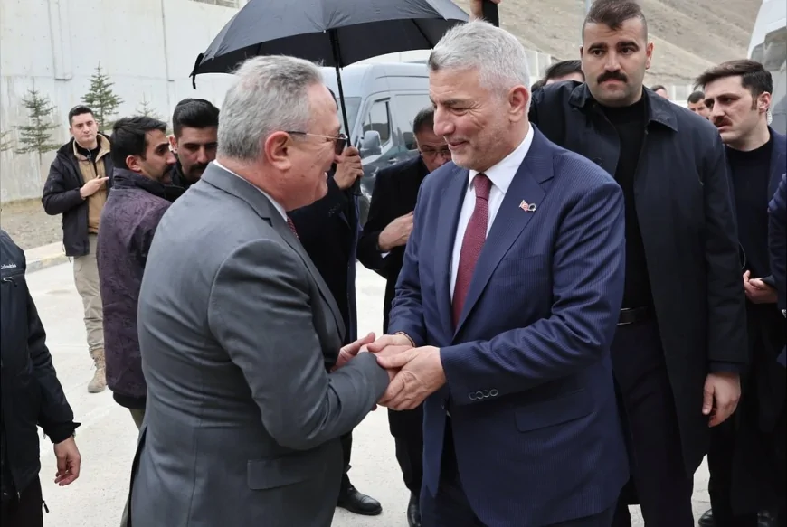 Ticaret Bakanı Ömer Bolat Van’da Kapıköy Gümrük Kapısı’nda incelemelerde bulundu