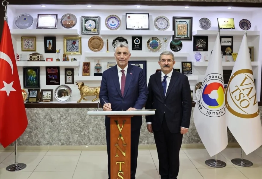 Ticaret Bakanı Ömer Bolat Van’da 100 milyon TL’lik esnaf kredisini duyurdu