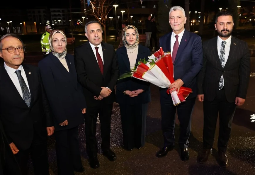 Ticaret Bakanı Ömer Bolat Van’da AK Parti İl Teşkilatıyla Bir Araya Geldi