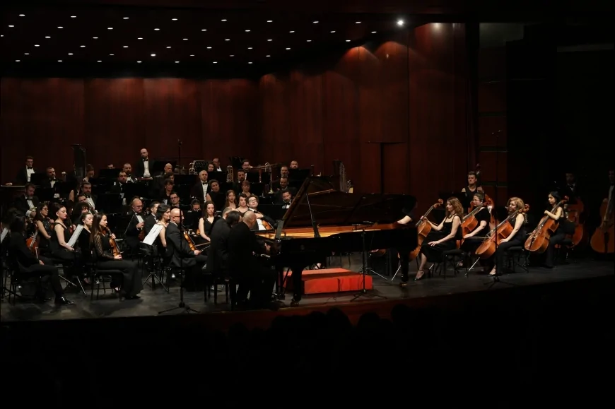 ESKİŞEHİR BÜYÜKŞEHİR SENFONİ ORKESTRASI ULUSLARARASI REPERTUVARLA SAHNE ALDI