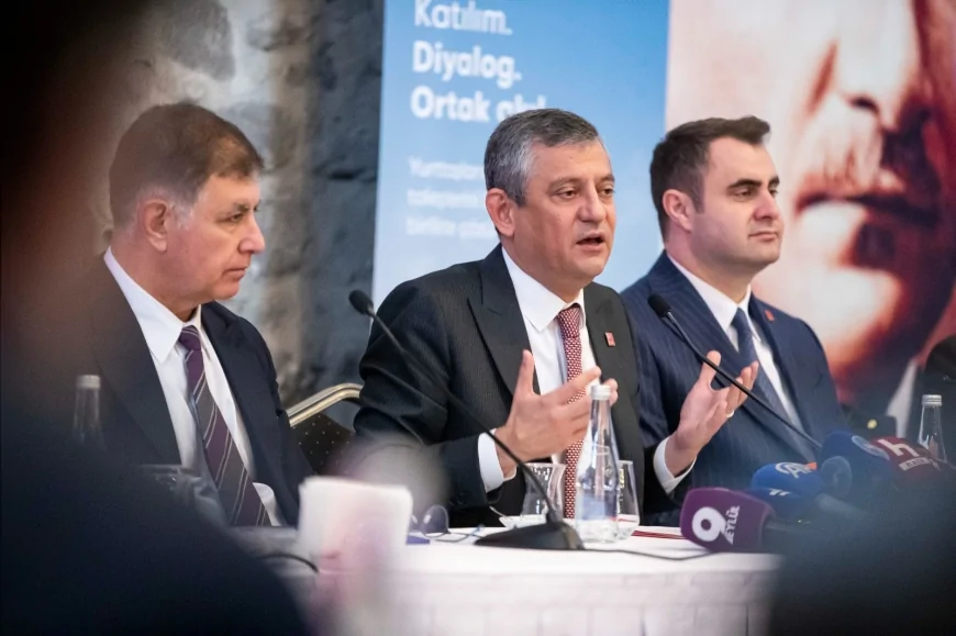 CHP Genel Başkanı Özgür Özel: “Parlamentoda Roman olmaması ayıptır” İzmir’de Roman Meclisi buluşmasında dikkat çeken mesajlar