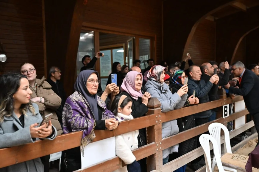 ALTINDAĞ BELEDİYE BAŞKANI DR. VEYSEL TİRYAKİ: “2 NİSAN OTİZM FARKINDALIK GÜNÜ’NDE ÖZEL SPORCULARIMIZLA ANLAMLI BİR ETKİNLİĞE EV SAHİPLİĞİ YAPTIK”