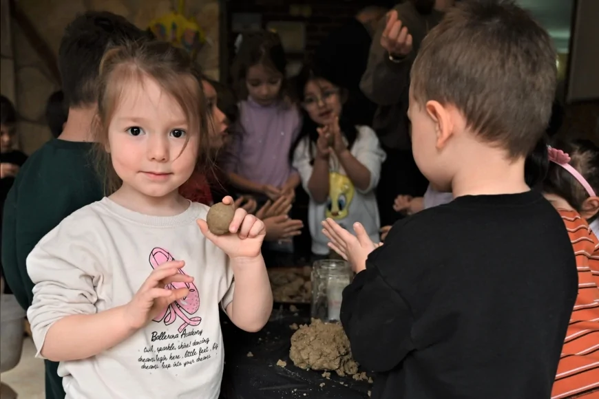 BORNOVA BELEDİYE BAŞKANI ÖMER EŞKİ: “ÇOCUKLARIMIZIN DOĞAYLA BAĞ KURMASI GELECEĞİMİZ İÇİN ÇOK ÖNEMLİ”