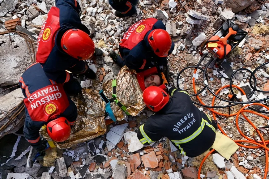 Giresun Belediyesi’nden Gerçeğini Aratmayan Deprem Tatbikatı