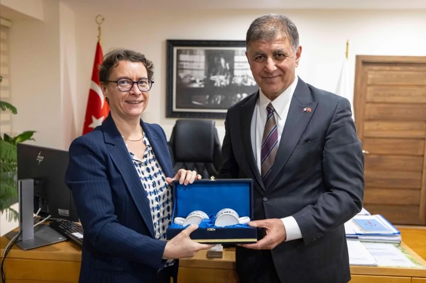 İzmir Büyükşehir Belediye Başkanı Dr. Cemil Tugay Fransa Büyükelçisi Isabelle Dumont ile iş birliği çağrısı yaptı!