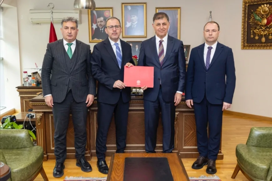 İzmir Büyükşehir Belediye Başkanı Dr Cemil Tugay Karşıyaka Stadı için iş birliği protokolünü imzaladı