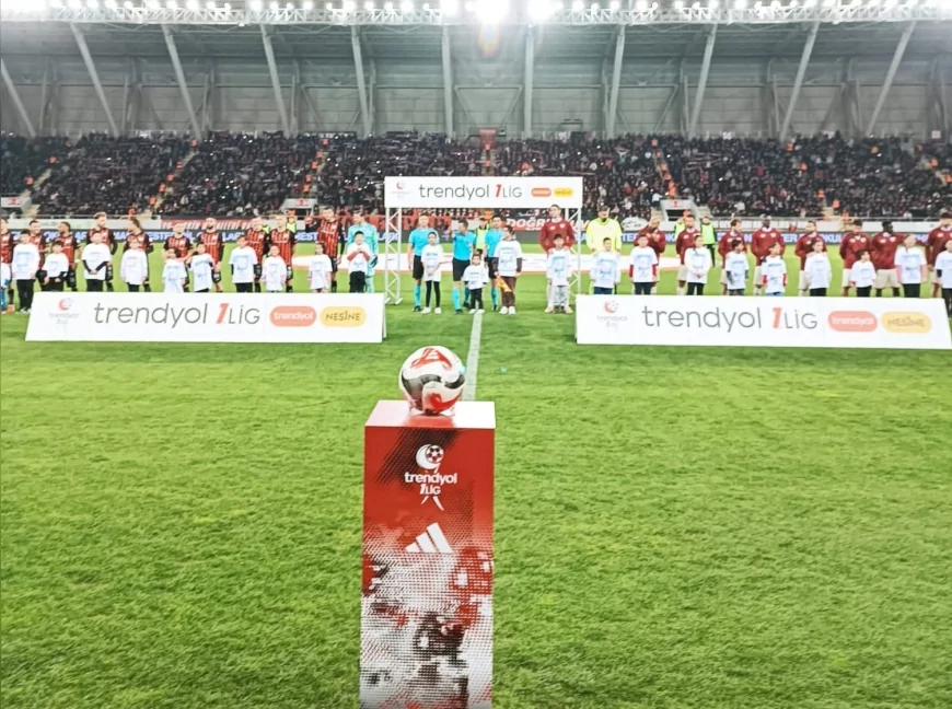 Çorum’da Otizm Farkındalığı İçin Anlamlı Seremoni Özel Öğrenciler Sahada Alkışlandı