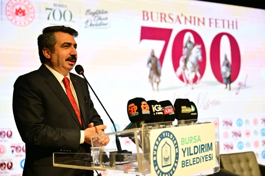 BURSA’DA 700 YILLIK FETİH YOLCULUĞU BALABAN BEY KALESİ’NDEN TOPHANE’YE TARİHİ YÜRÜYÜŞLE BAŞLADI
