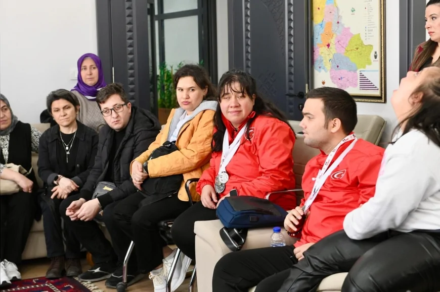 ALTIEYLÜL BELEDİYE BAŞKANI HAKAN ŞEHİRLİ: “ÖZEL BİREYLERİN YAŞAMINI KOLAYLAŞTIRACAK PROJELERİ SÜRDÜRECEĞİZ”