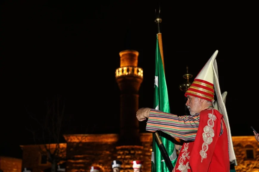 Bursa Büyükşehir Belediyesi’nin 700 Yıllık Fetih Destanı Işık Gösterisiyle Tarihi Mekânlarda Canlandırıldı