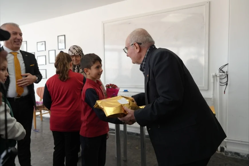 Eskişehir Büyükşehir Belediyesi ESMEK Etkinliğinde Kuşaklar Oyunlarla Bir Araya Geldi