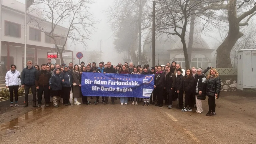 BURSA NİLÜFER’DE KANSERE DİKKAT ÇEKEN 7,5 KİLOMETRELİK FARKINDALIK YÜRÜYÜŞÜ DÜZENLENDİ