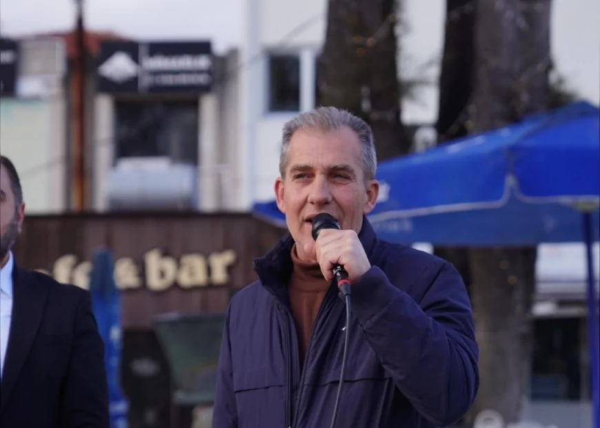 BALIKESİR AYVALIK’TA DEMOKRASİ VURGUSU SEÇİLMİŞ BELEDİYE BAŞKANLARINA YÖNELİK SÜREÇLERE TEPKİ