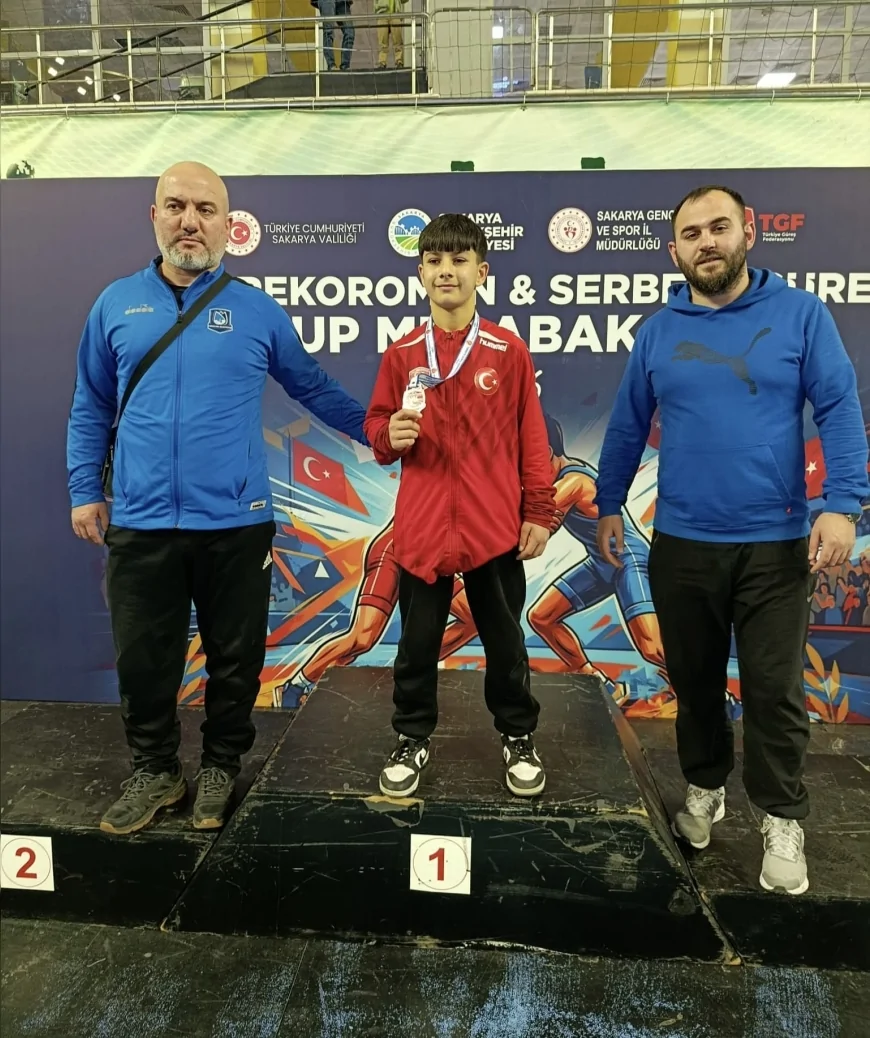 Yunusemre Belediyesporlu güreşçiler Sakarya’da elde ettikleri derecelerle Türkiye finallerine yükseldi