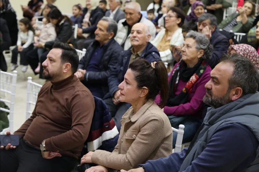 Eskişehir Büyükşehir Belediyesi Gençlik Korosu Çifteler’de Sahne Aldı Dinleyicilerden Yoğun İlgi Gördü