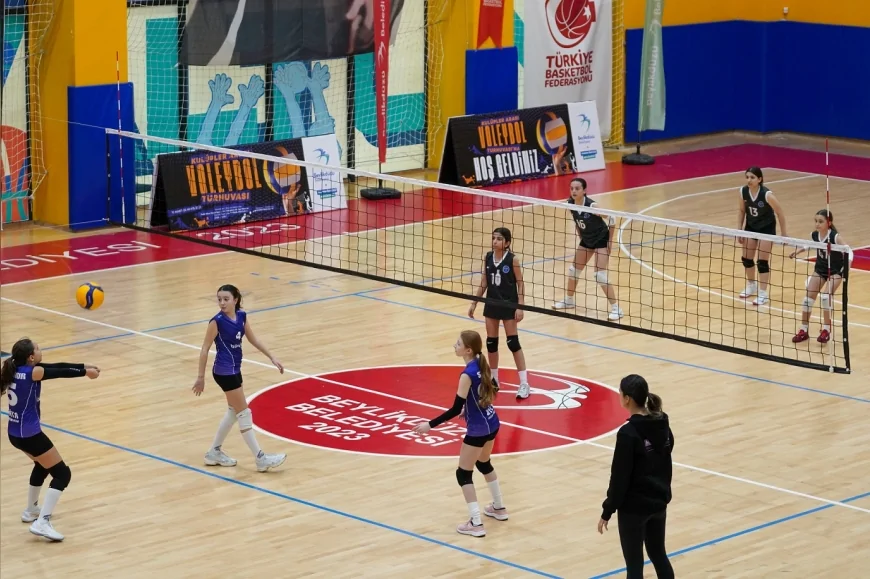 Beylikdüzü Belediyesi Kulüpler Arası Voleybol Turnuvası 400 sporcunun katılımıyla başladı
