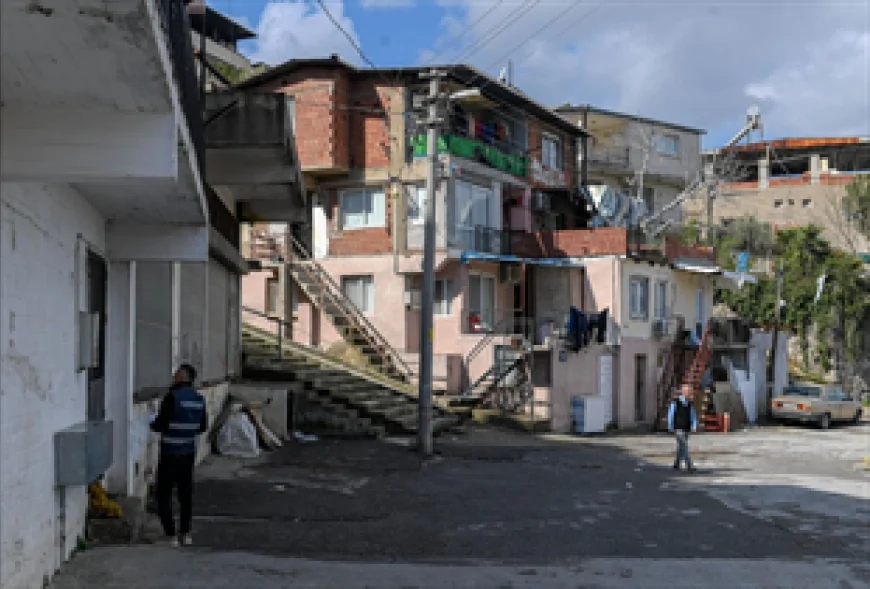 İzmir Büyükşehir Belediyesi yangından etkilenen üreticiden 300 ton patates alarak 60 bin haneye dağıtıyor