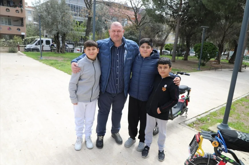 Menderes Belediye Başkanı İlkay Çiçek pazar mesaisinde vatandaşlarla buluştu