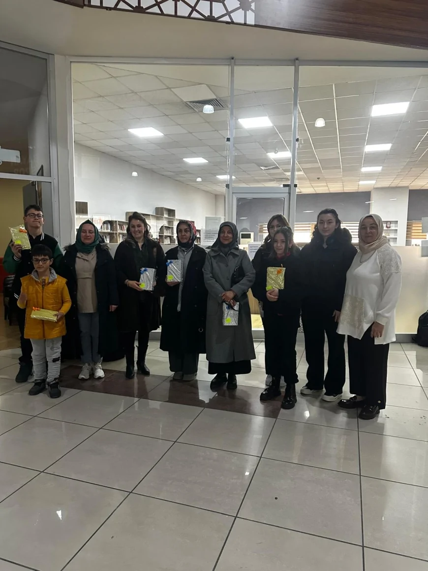 Pursaklar Belediyesi Millet Kıraathanesi’nde En Çok Kitap Okuyan 9 Vatandaş Ödüllendirildi