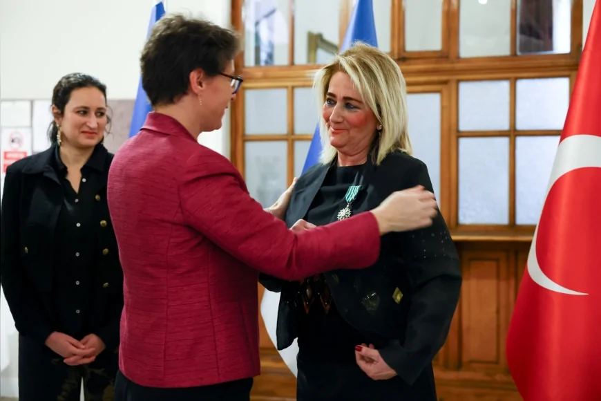 İKSEV Başkanı Filiz Eczacıbaşı Sarper Fransa Tarafından Sanat ve Edebiyat Şövalyesi Nişanı ile Onurlandırıldı!