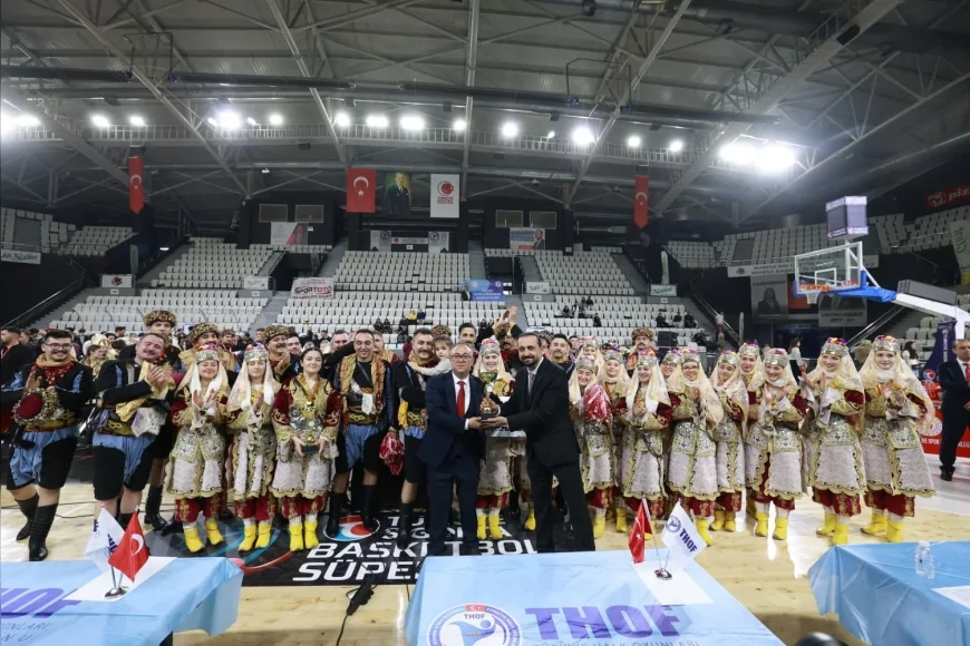 MANİSA’DA HALK OYUNLARI YARIŞMASINA BÜYÜKŞEHİR BELEDİYESPOR DAMGASINI VURDU