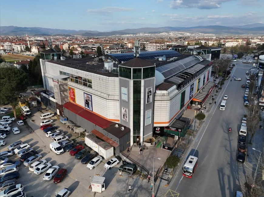 Düzce’de Krempark AVM Yangın Güvenliği Eksikleri Nedeniyle Mühürlendi ve Süreçte Yeni Adımlar Açıklandı