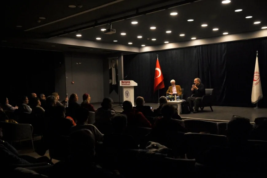 İzmir Bornova’da düzenlenen Kent Söyleşileri’nde Yusuf Alper şiir ve psikanaliz ilişkisini anlattı