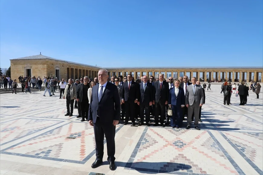 Edremit Belediye Başkanı Mehmet Ertaş Anıtkabir’de “Cumhuriyet Değerlerini Kararlılıkla Yaşatacağız” dedi