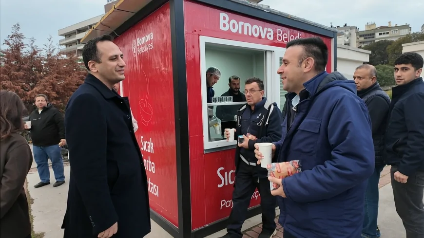 Bornova Belediyesi Ege Üniversitesi Kavşağı’nda çorba dağıtımını başlattı öğrenciler ve işçiler için yeni dayanışma noktası oluşturuldu