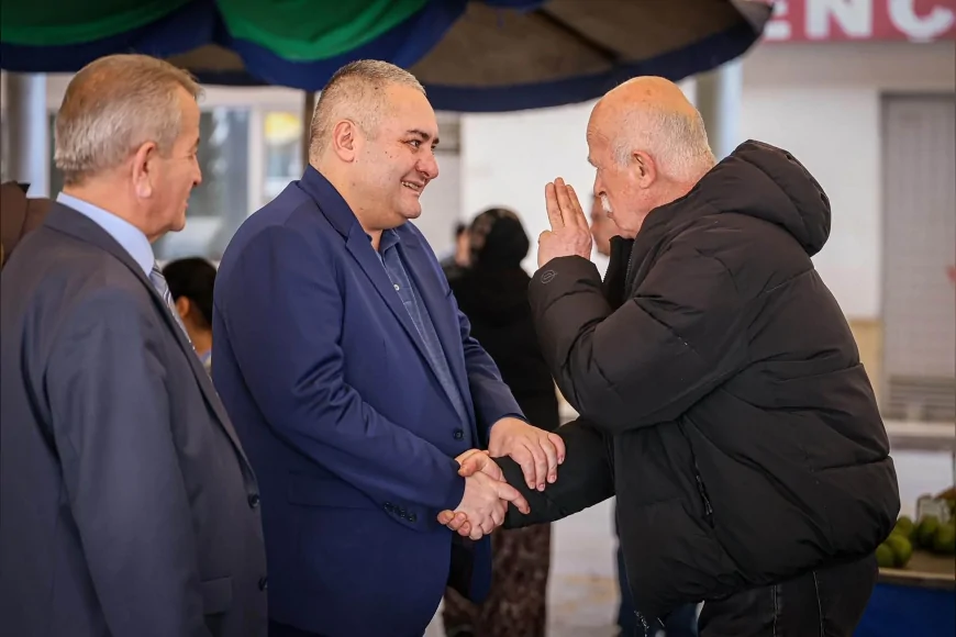 Keçiören Belediye Başkanı Dr. Mesut Özarslan Bademlik Semt Pazarı’nda vatandaş ve esnafın taleplerini dinledi