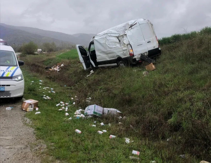Çorum Mecitözü’nde panelvan devrildi sürücü yaralı olarak hastaneye kaldırıldı