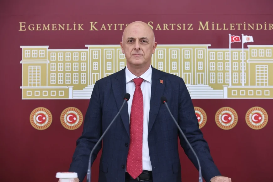 CHP İzmir Milletvekili Ümit Özlale: “Meslek Fabrikası’na yapılan polis ablukası hukuksuzdur gençler mağdur ediliyor”