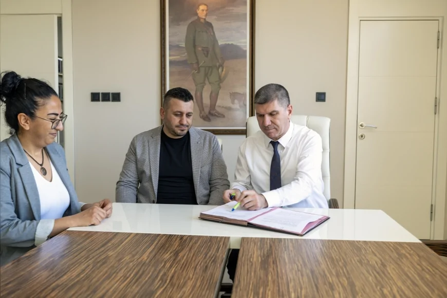 BURDUR BELEDİYE BAŞKANI ALİ ORKUN ERCENGİZ ŞİRİNEVLER MAHALLESİ’NDE YAPILACAK 3. KREŞ İÇİN PROTOKOLÜ İMZALADI