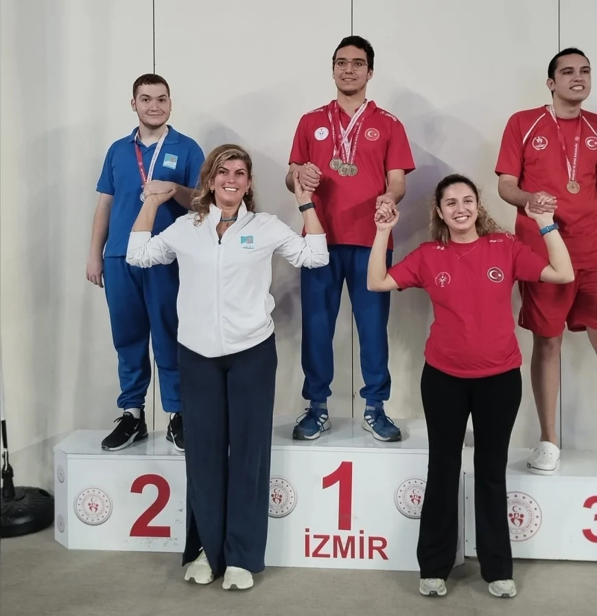 NARLIDERE BELEDİYESPOR SPORCUSU SARP BÖREKÇİ İZMİR YÜZME ŞAMPİYONASI’NDAN 8 MADALYA İLE DÖNDÜ