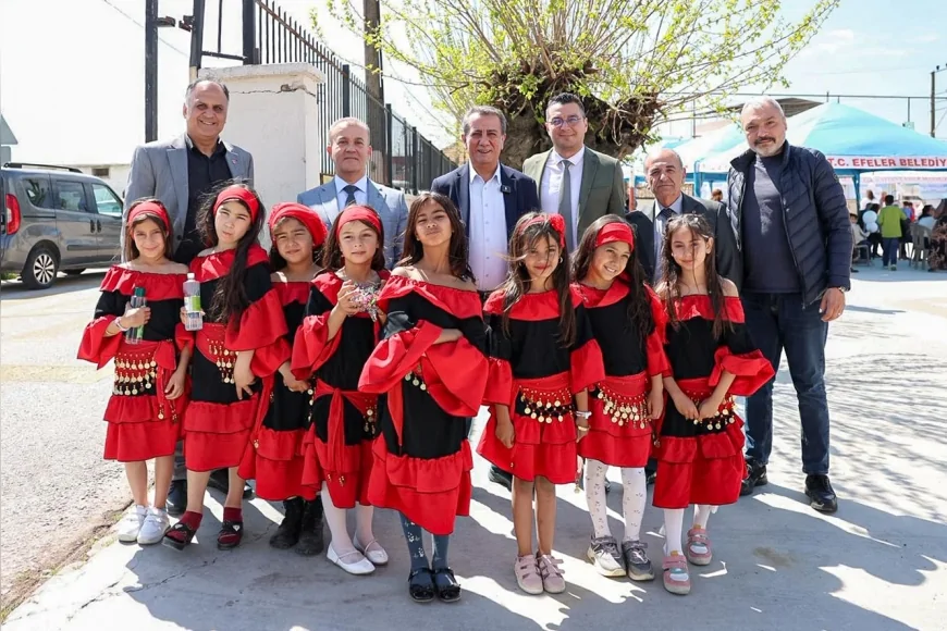 EFELER BELEDİYE BAŞKANI ANIL YETİŞKİN DÜNYA ROMANLAR GÜNÜ ETKİNLİĞİNDE ÇOCUKLARLA BULUŞTU