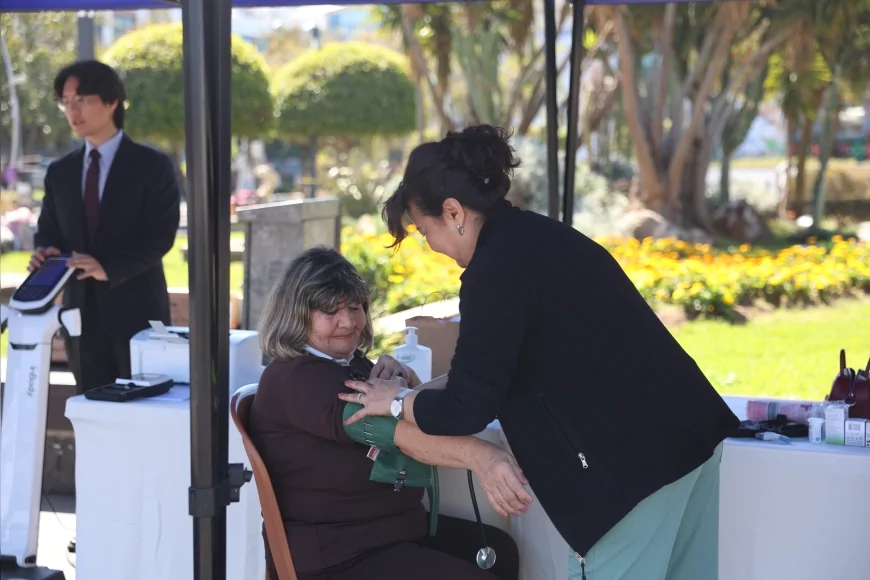 Marmaris’te düzenlenen Sağlıklı Yaş Alma Etkinliği’nde vatandaşlara ücretsiz sağlık hizmeti sunuldu