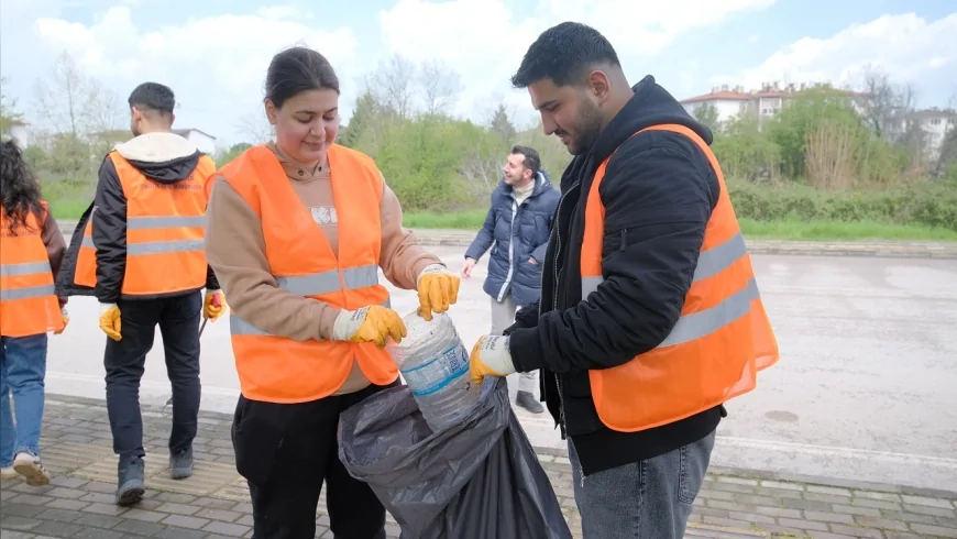 Başiskele’de Üniversite Öğrencilerinden Çevre İçin Örnek Temizlik Seferberliği