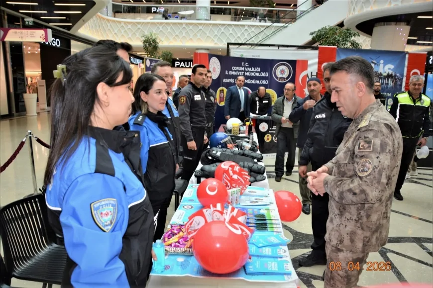 Çorum İl Emniyet Müdürü Arif Pehlivan Polis Teşkilatının 181’inci Yılında Tanıtım Standını Ziyaret Etti