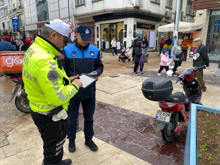 ORDU ALTINORDU’DA TRAFİĞE KAPALI CADDELERDE MOTOSİKLET DENETİMİNDE 261 SÜRÜCÜYE CEZA KESİLDİ!
