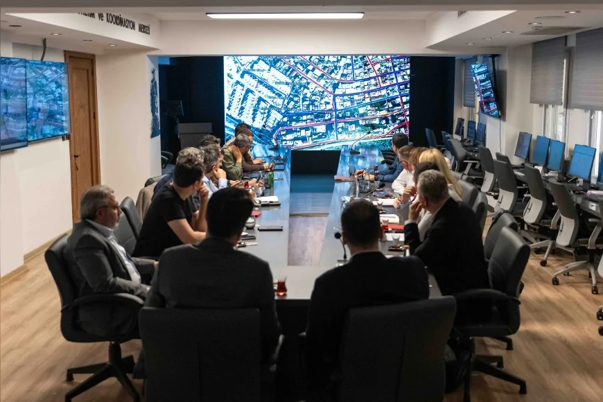 Bornova Belediye Başkanı Ömer Eşki Dijital İkiz Üzerinden Altyapı Koordinasyonunu Değerlendirdi