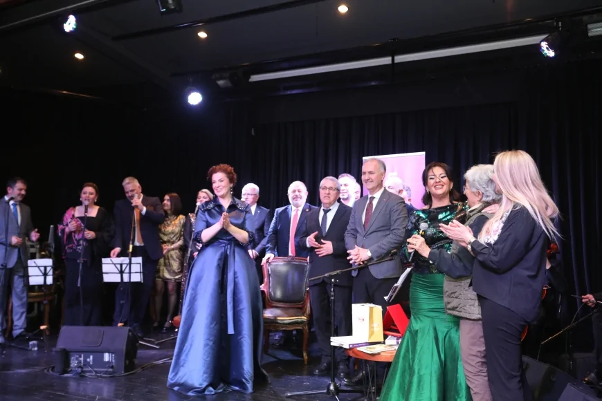 İnegöl’de edebiyat ve musiki buluştu 3 binin üzerinde kitap bağışlandı