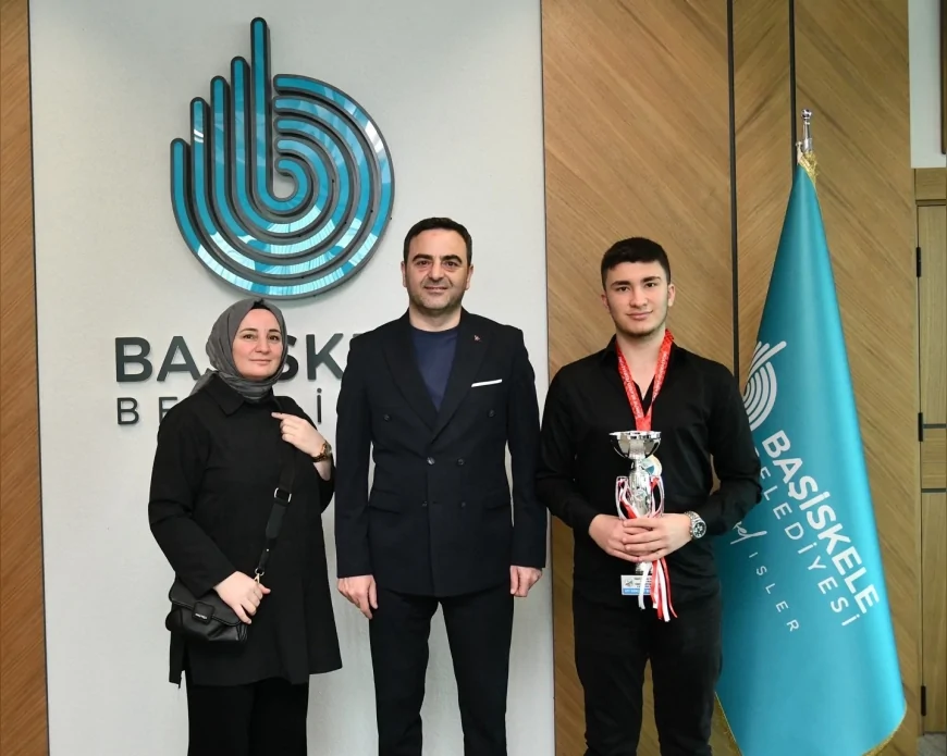 BAŞİSKELE BELEDİYE BAŞKANI M. YASİN ÖZLÜ TÜRKİYE ŞAMPİYONU AHMET KEREM YILDIRIM’I BELEDİYEDE AĞIRLADI