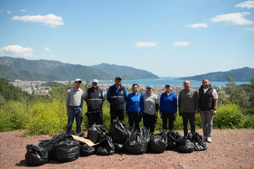 Marmaris Belediyesi Armutalan Seyir Tepesi’nde Yoğun Atık Temizliği Gerçekleştirdi