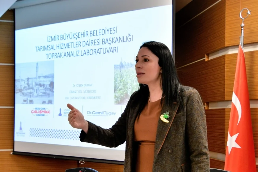 İzmir Bornova’da düzenlenen eğitimde çiftçilere toprak verimliliği ve doğru gübreleme yöntemleri anlatıldı