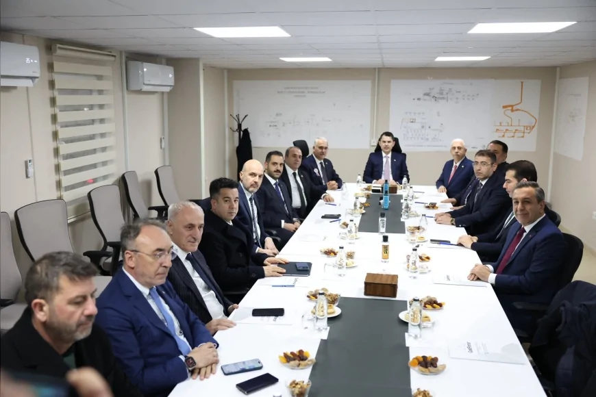Çevre Şehircilik ve İklim Değişikliği Bakanı Murat Kurum Sungurlu OSB’de savunma sanayi tesisini ziyaret etti